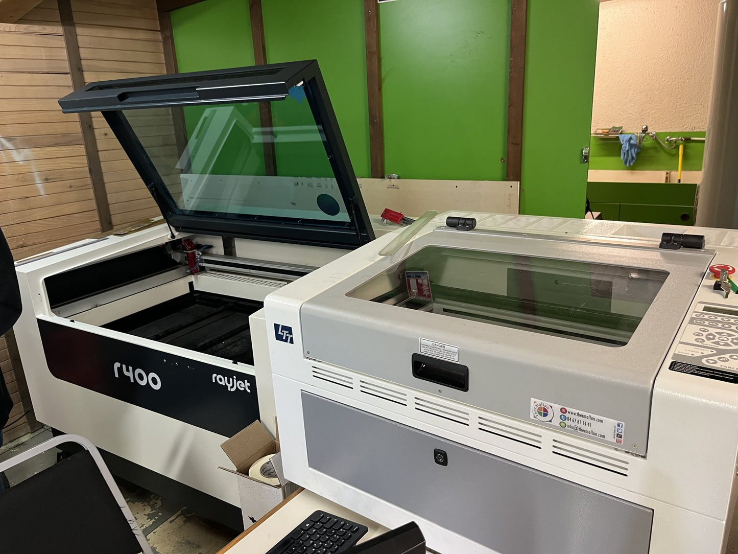 Graveuse laser CO2 dans notre atelier en Charente