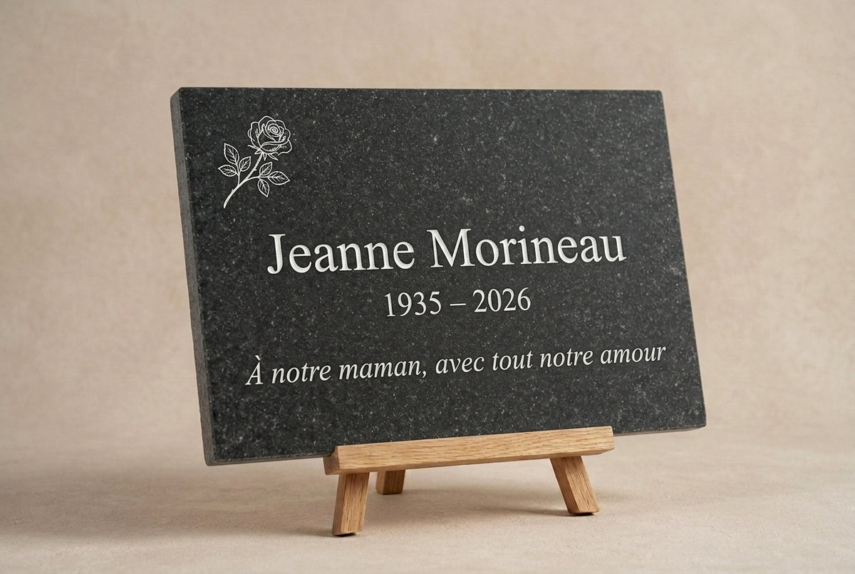 Plaque funéraire résine aspect granit noir 12 mm, texte gravé en creux et peint en blanc, rose