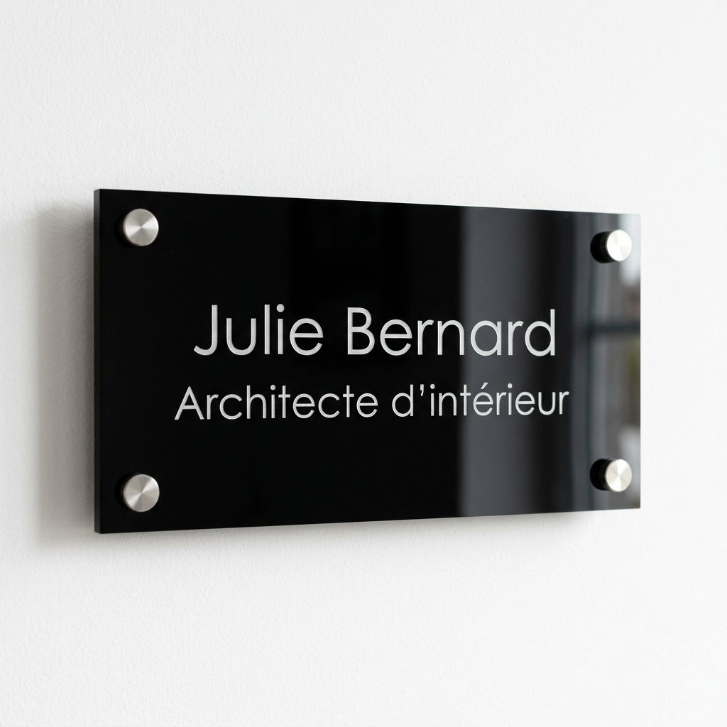 Plaque professionnelle gravée en plexiglas (santé, droit, entreprise)